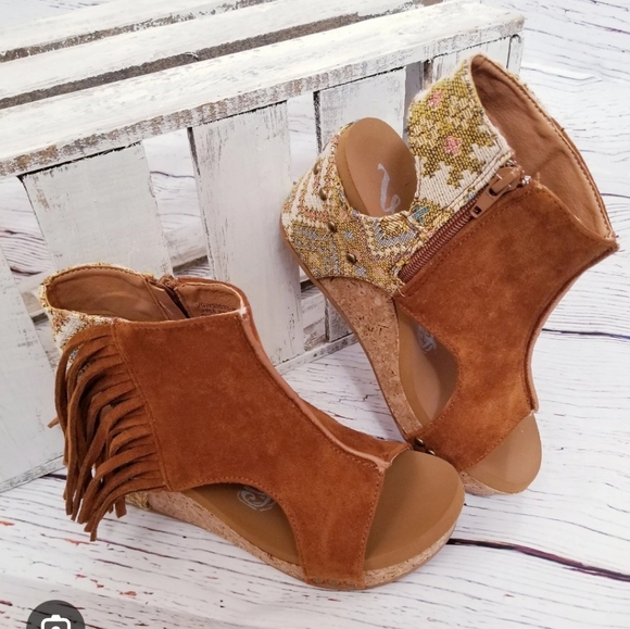 Very G Western Tramonte Fringe Wedge Sandals Tan Sz 7  - Picture 2 of 8